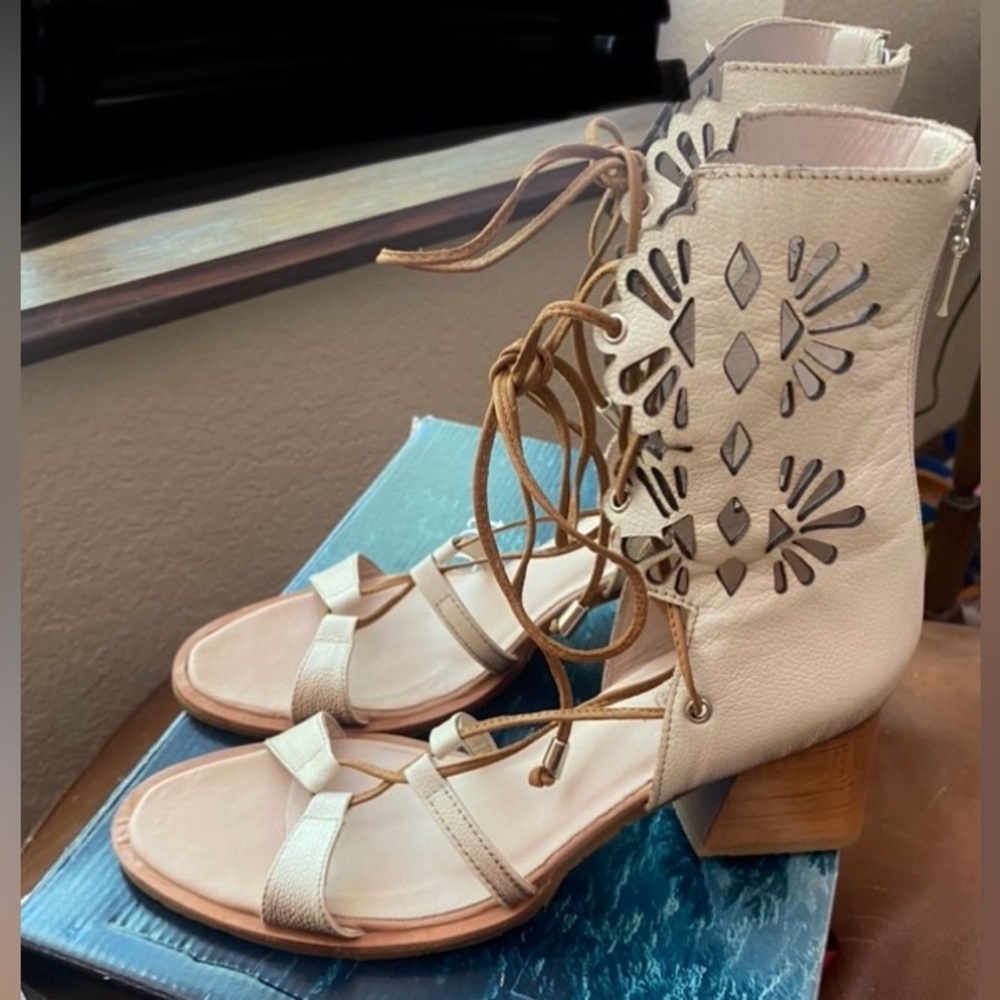 “NEW” Todouncuel Nto Gladiator Off White Leather Heeled Sandal